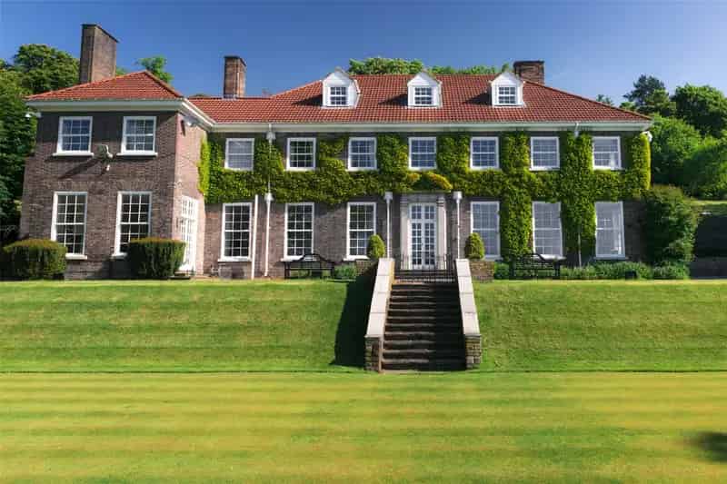8 Bedroom Detached House for Sale in Rawdon