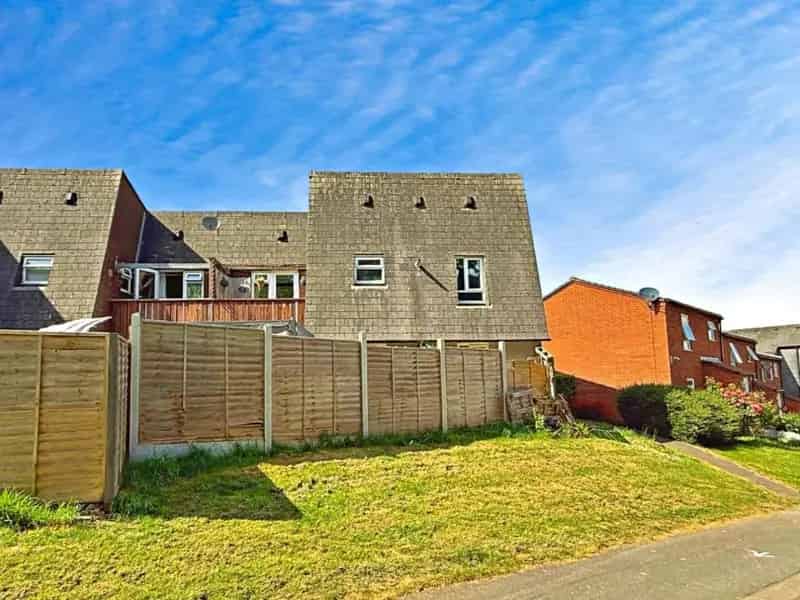 1 Bed Flat for Sale - Leasehold - No Onward Chain
