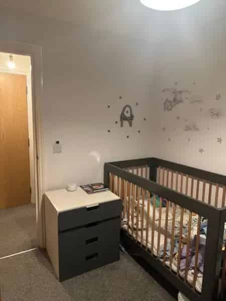 Large 2-Bed Ground Floor Flat Near Town and Train Station