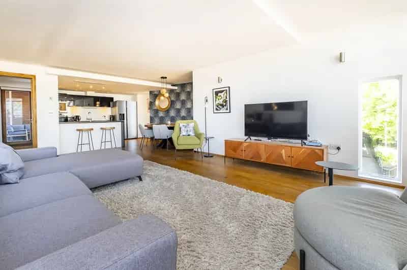 3 Bedroom Penthouse Apartment for Sale in Richmond