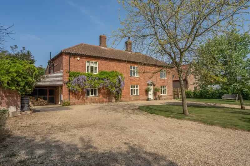 5 Bedroom Detached House Ringland Norwich