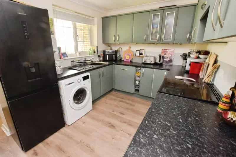 2 Bedroom End of Terrace House For Sale