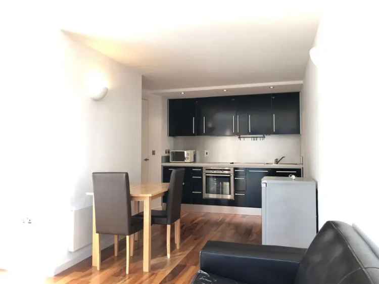2 Bed 2 Bath Apartment Leeds City Centre River Views Parking
