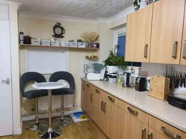 Flat For Rent in Borough of Swale, England