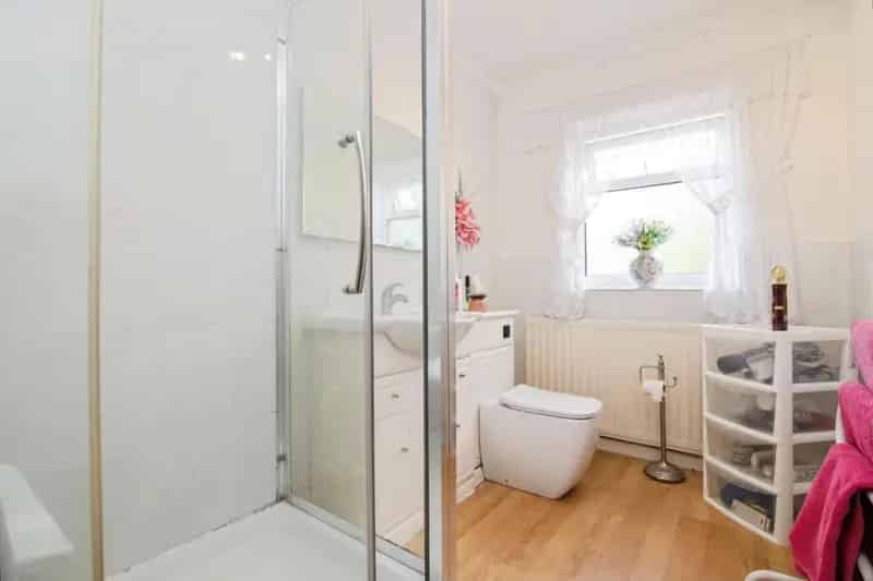 4 Bed Family Home for Sale - Spacious Interior and Great Location