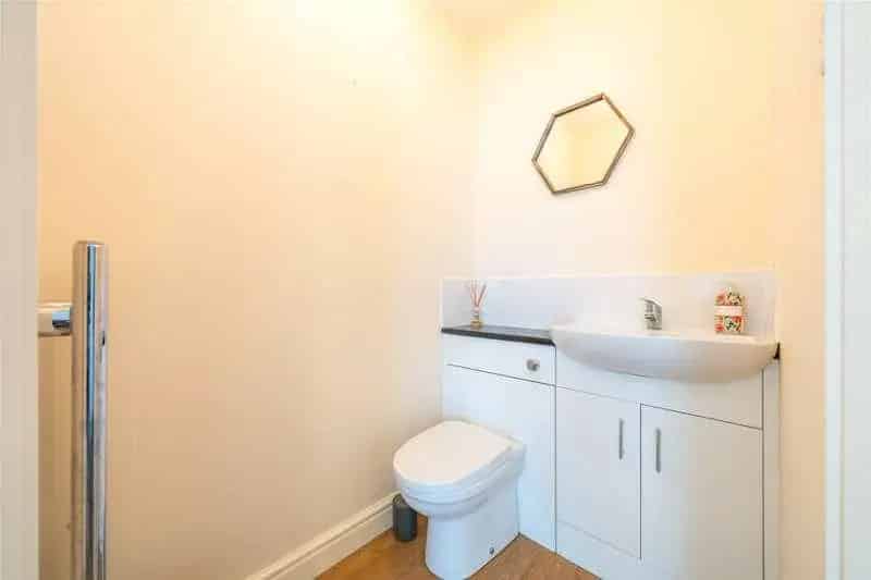 2 bed house for sale