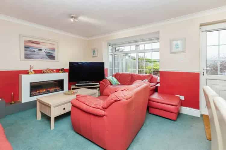 3 Bed Terraced House Near William Harding School