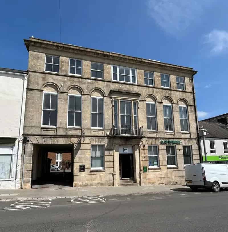 Grade II Listed Retail Commercial Property with Parking