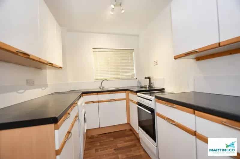 2 Bedroom Ground Floor Flat For Sale