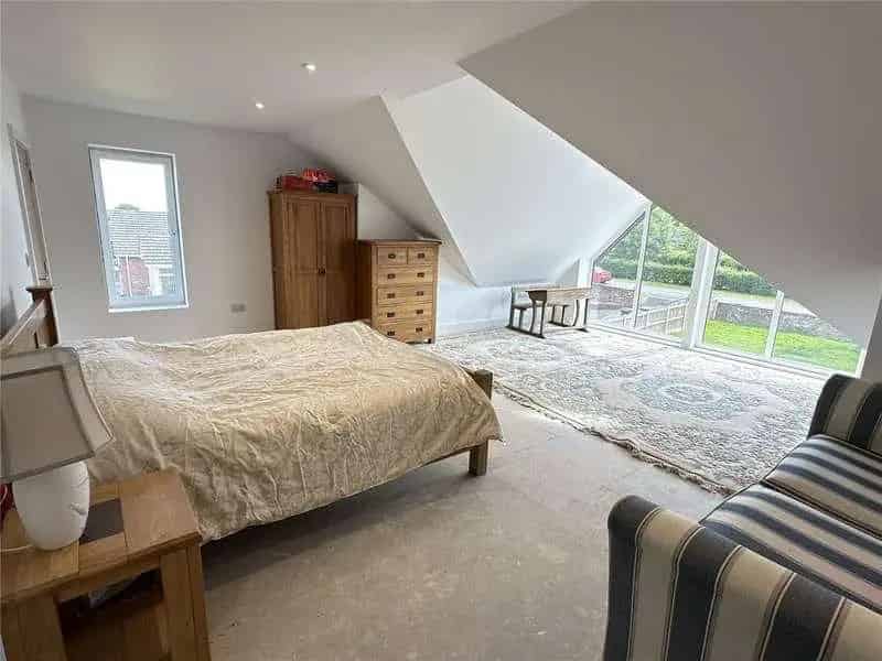 4 bed house for sale