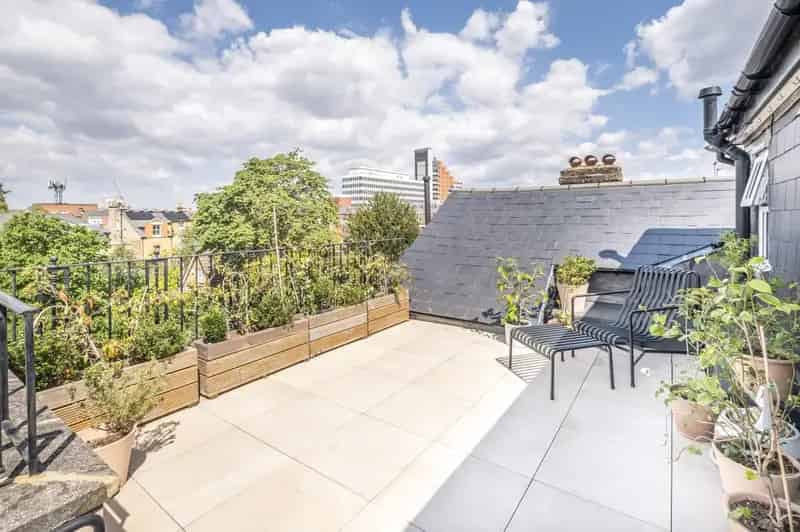 1 Bedroom Flat for Sale - West Facing Roof Terrace
