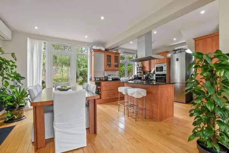 4 Bed Detached House For Sale Near Gladstone Park