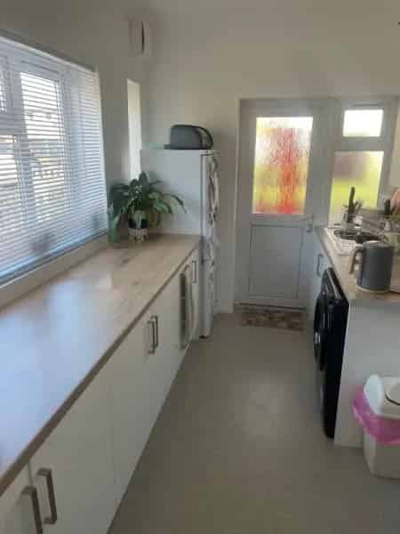 Two Bedroom Ground Floor Flat Near Tesco