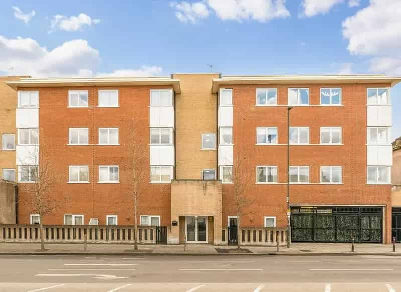 One Double Bedroom Apartment near Wimbledon Town Centre