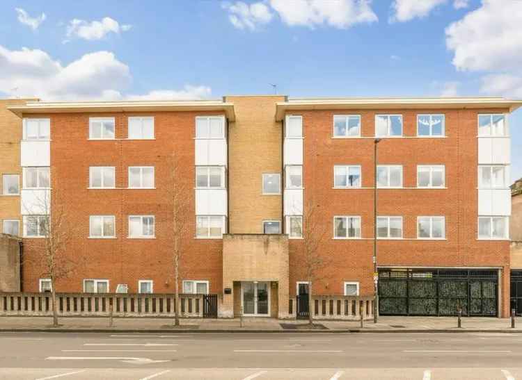 One Double Bedroom Apartment near Wimbledon Town Centre