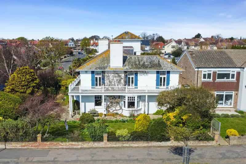 5 Bedroom Detached House Frinton on Sea Sea Views