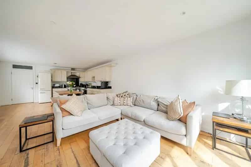Two Double Bedroom Ground Floor Garden Flat for Sale