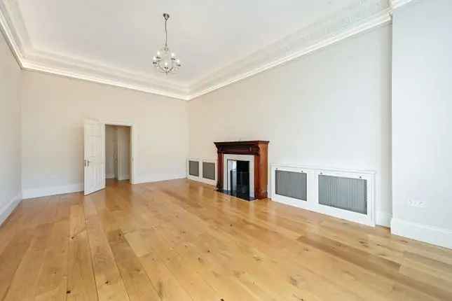 Elegant 3-Bed Duplex Apartment in Bina Gardens South Kensington