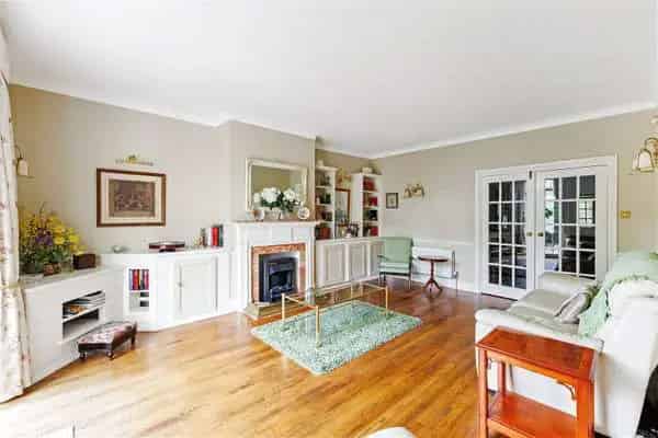 Elegant Art Deco Apartment in Bournemouths Bath Hill Court