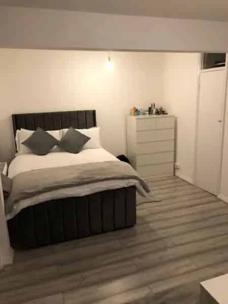 Spacious Studio near Holland Park and Ladbroke Grove