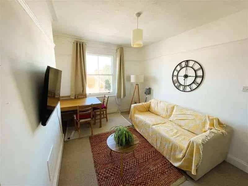 1 Bed Flat for Sale in Hove Near Seafront