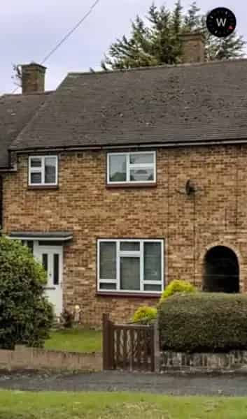 2 Bedroom Semi Detached House Near London