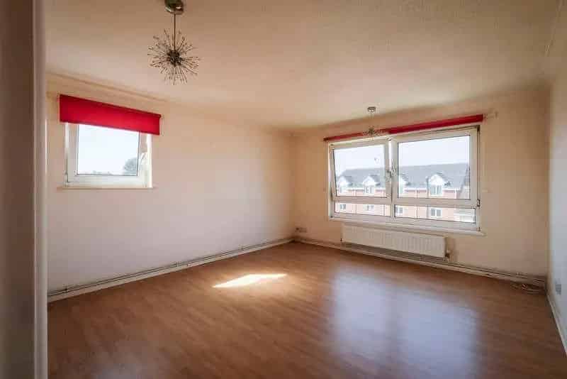 2 bed flat for sale