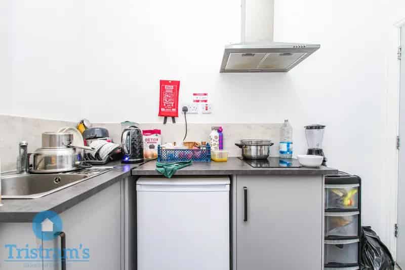 1 Bedroom Studio House for Students Zero Deposit Bills Inclusive