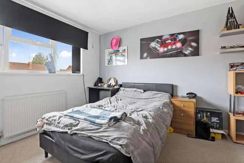 3 Bed Mid Terrace House For Sale