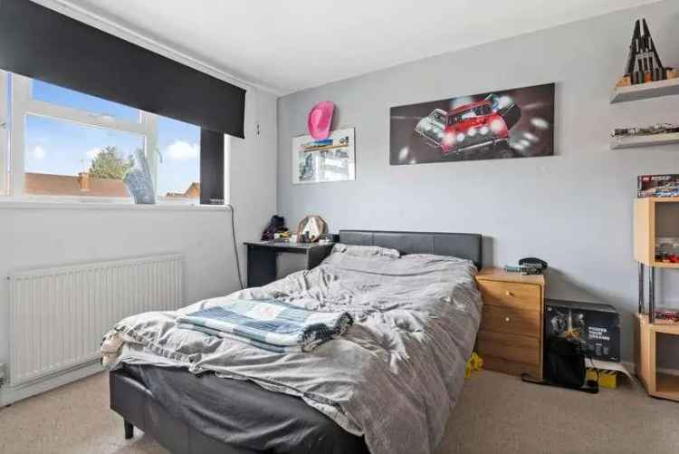 3 Bed Mid Terrace House For Sale