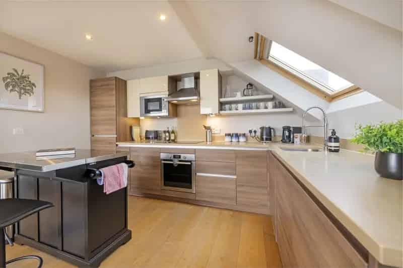 2 Bedroom Penthouse Apartment Short Let Stunning London Views