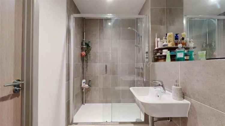 2 Bed Flat for Sale in Bristol Paintworks
