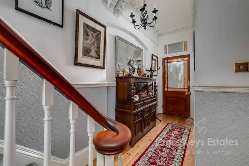 4 Bedroom Victorian House for Rent in Plymouth