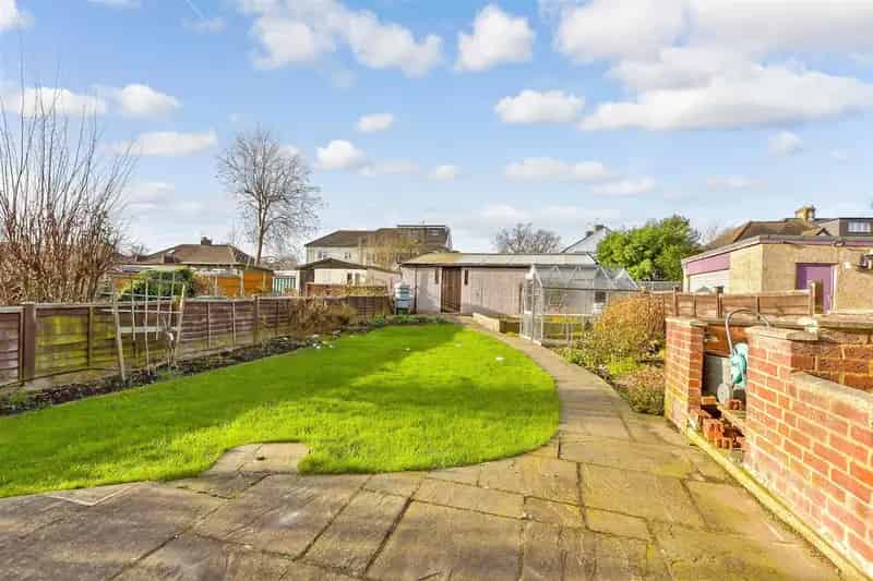 4 Bedroom Semi-Detached House for Sale via Modern Auction
