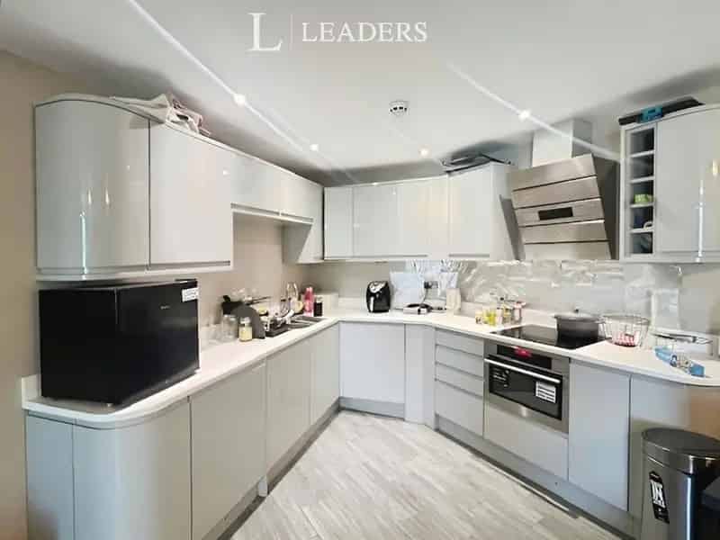 1 Bedroom Furnished Apartment to Rent - Student Friendly