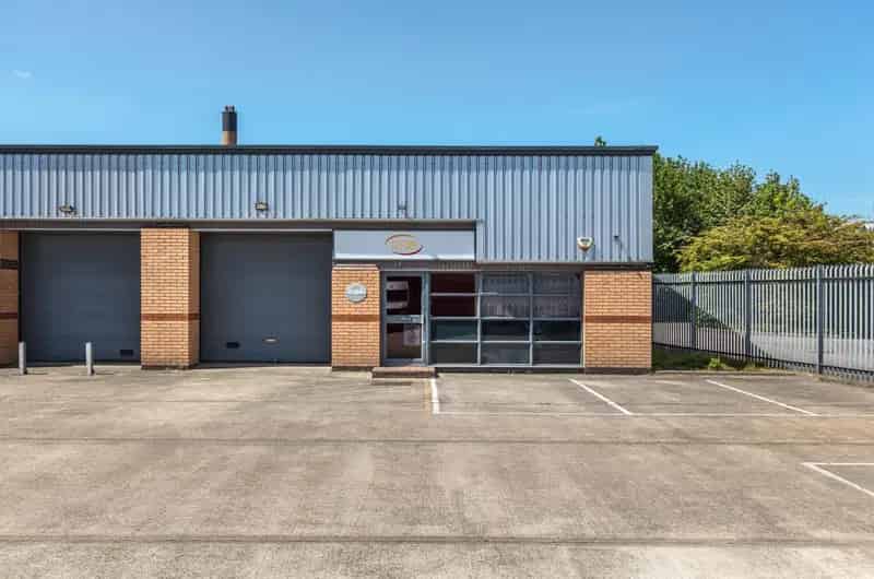 Warehouse Unit to Let in Slough Trading Estate