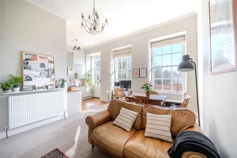1 Bedroom Apartment for Sale in Clifton