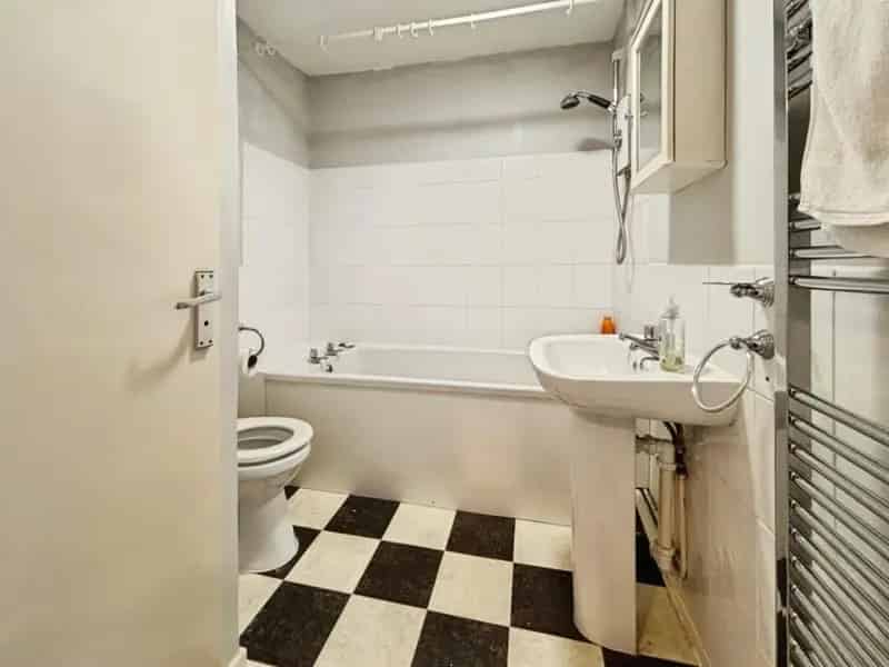 3 Bed House for Sale Near Ashford Station