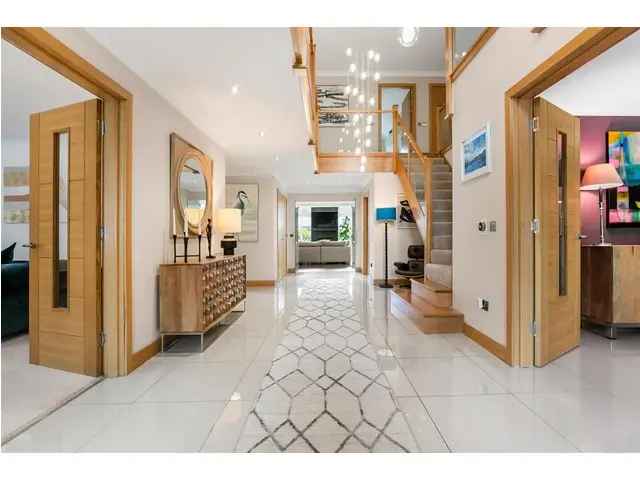 5 bedroom detached house for sale