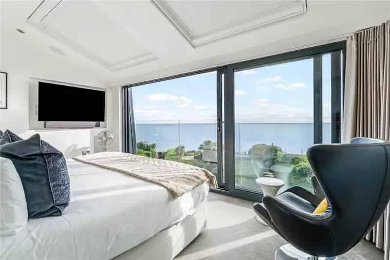 4 Bedroom Semi Detached House Stunning Sea Views