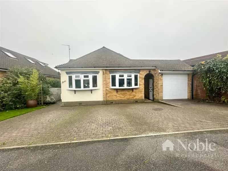 5 Bedroom Detached Bungalow For Sale