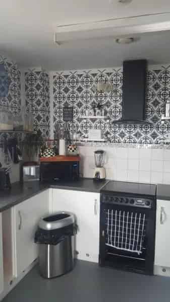 2 Bed Flat Bow East London - Newly Decorated