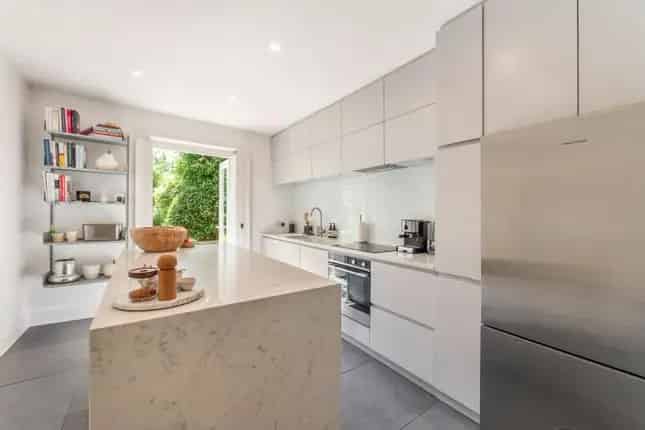 Flat for sale in Belsize Park, London NW3