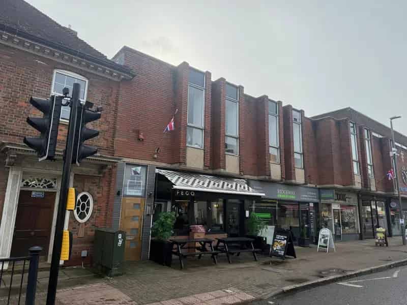 Modern Office to Let Gerrards Cross 90sqm Parking