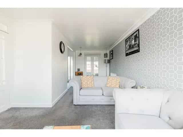 3 Bedroom Terraced House For Sale Near Amenities and Schools