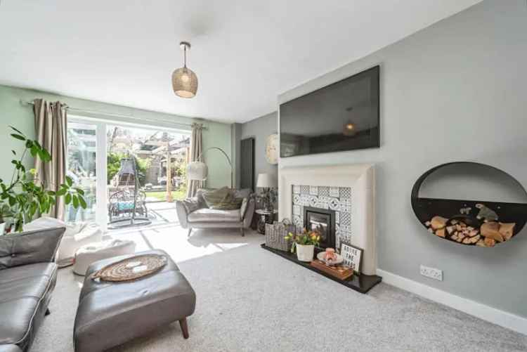 4 Bedroom Detached House for Sale Near Basingstoke Train Station
