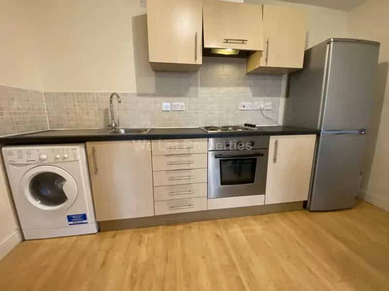 2 Bedroom Apartment House to Rent Manchester