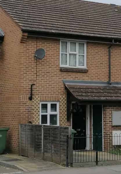 2 Bedroom Semi Detached House With Garden