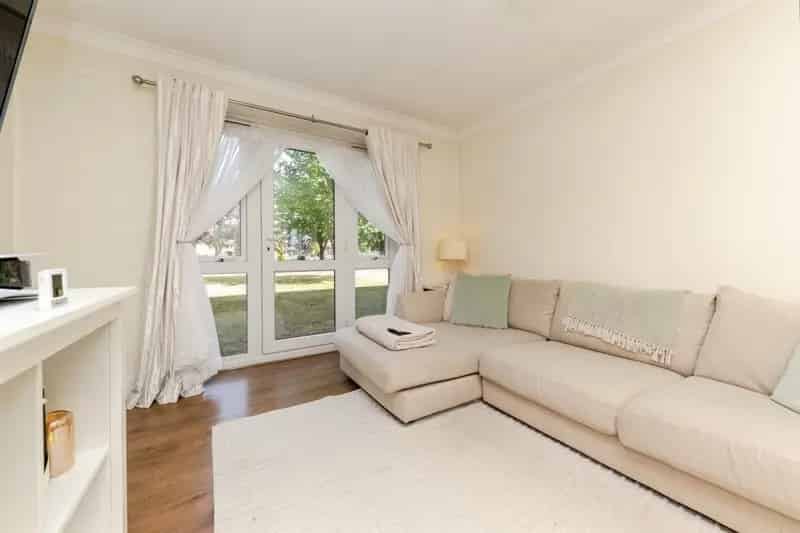 Two Double Bedroom Ground Floor Maisonette Near Hertford Town Centre