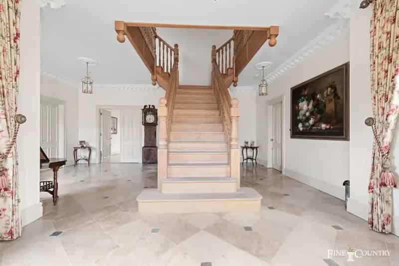 7 Bedroom Detached House with Pool and Coach House